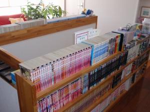 ＮＯ.３
Title:階段？本棚？
Comment:階段を上ると・・・
なんと側面に本棚！
場所を取りがちな本もスッキリ収納！！