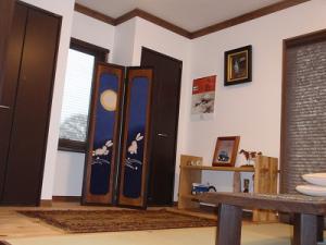 ＮＯ.２
Comment:玄関のすぐ横にはお客様用の和室が・・
落ち着いて、ゆっくりくつろげます☆