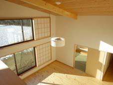 ひろびろ勾配天井の吹き抜け