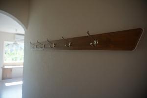 ③荷物掛けフック