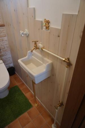 レトロの意匠にこだわった手洗器