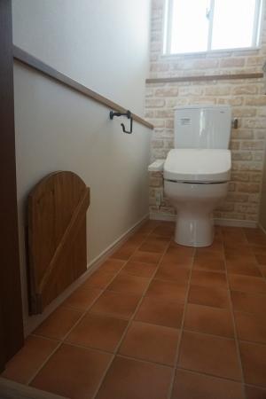 小扉を開けますと収納