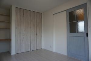 長女のお姉ちゃんが選んだブルーアンティークの扉がいいですね！