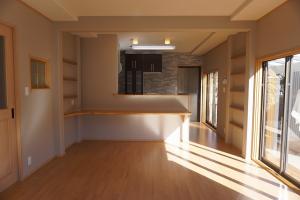 昔あった壁を抜いて広く家族が集まれるLDKへリノベーション