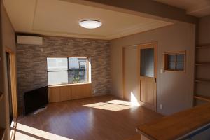 キッチンからリビングが見渡せますようにしております。