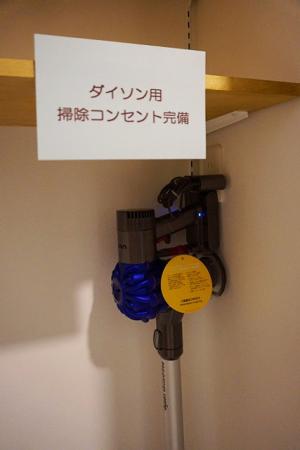 ④掃除機の収納場所へはダイソン掃除機専用にコンセント完備