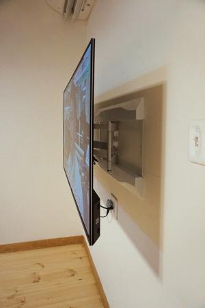 ③リビングのＴＶを壁付けに予定しておりましたのでお掃除も簡単