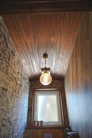 天井は板貼アール仕上げ